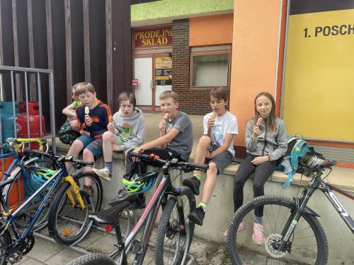 Cyklovýlet páťáků do ZŠ Valašská Polanka